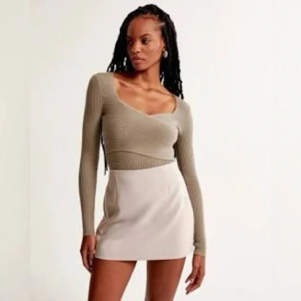 Abercrombie & Fitch Women’s Long Sleeve LuxeLoft Wrap Ribbed Bodysuit Size XL - Picture 1 of 8